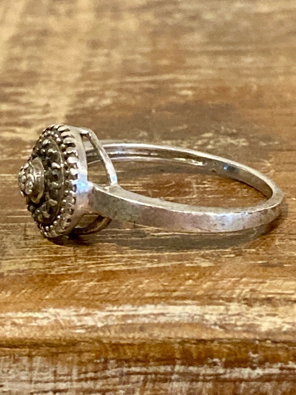 Silver Tone and Black Stone Circle Halo Ring Size 7 Poor Condition Signed JW - Picture 8 of 16